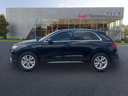 2022 Audi Q3 45 S line Premium