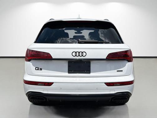 Ibis White 2023 Audi Q5 45 S line Premium Plus