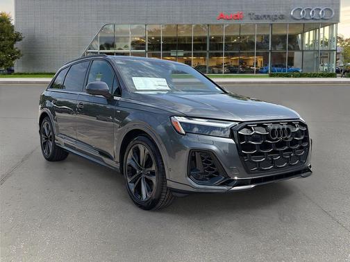 Daytona Gray Pearl Effect 2026 Audi Q7 55 Premium Plus