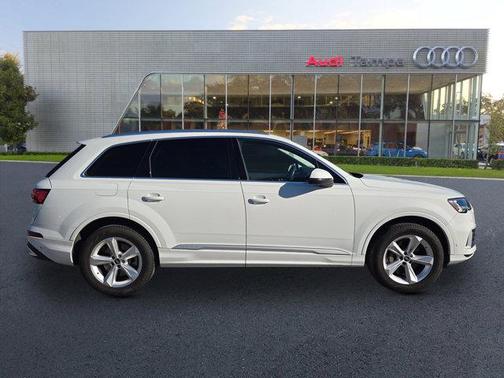 2024 Audi Q7 45 Premium Plus