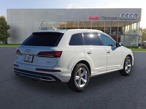 2024 Audi Q7 45 Premium Plus