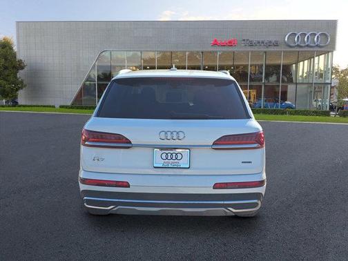 2024 Audi Q7 45 Premium Plus