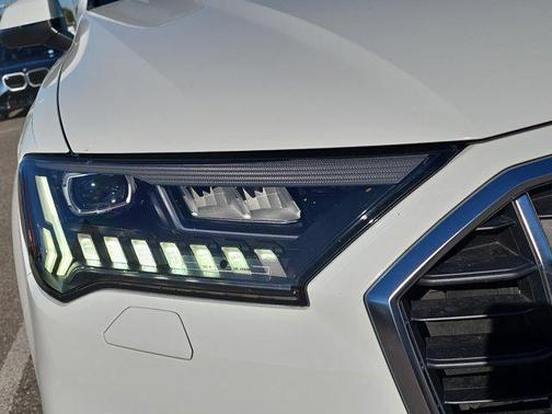 2024 Audi Q7 45 Premium Plus