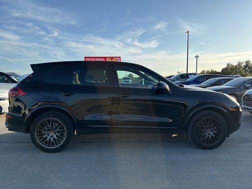 2017 Porsche Cayenne Platinum Edition