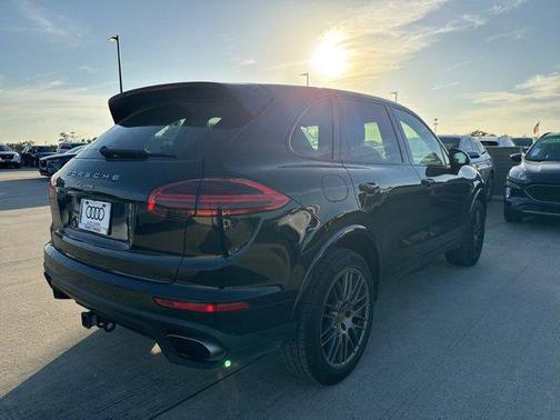 2017 Porsche Cayenne Platinum Edition