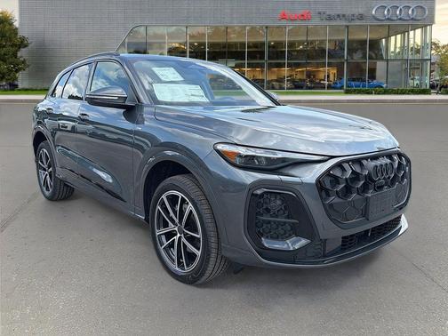 Daytona Gray Metallic 2026 Audi Q5 Premium Plus TFSI quattro S tronic