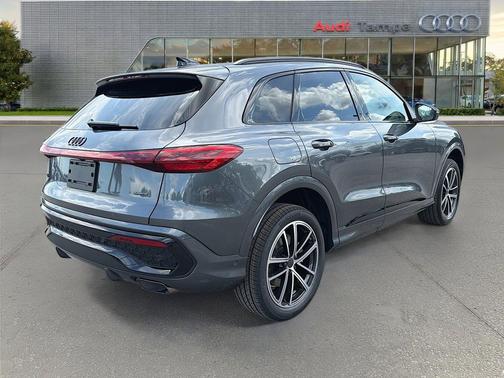 Daytona Gray Metallic 2026 Audi Q5 Premium Plus TFSI quattro S tronic
