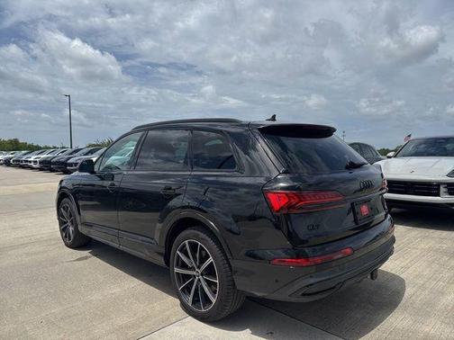 Mythos Black Metallic 2023 Audi Q7 55 Premium Plus