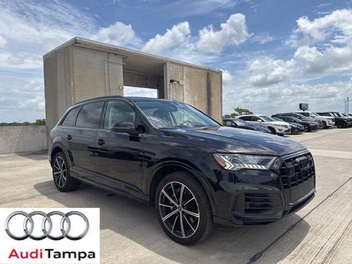 Mythos Black Metallic 2023 Audi Q7 55 Premium Plus