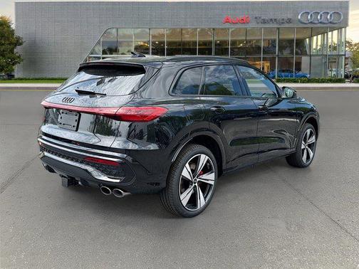Mythos Black Metallic 2026 Audi SQ5 3.0T Premium Plus