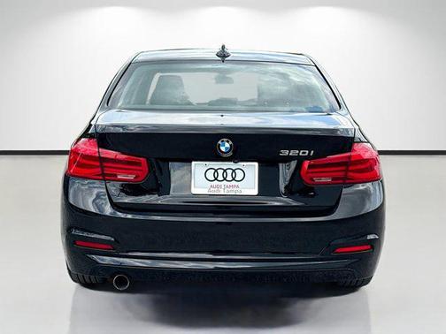 Jet Black 2018 BMW 320 i