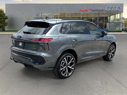 Daytona Gray Pearl Effect 2026 Audi Q3 TFSI quattro S tronic