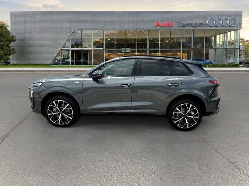 Daytona Gray Pearl Effect 2026 Audi Q3 TFSI quattro S tronic