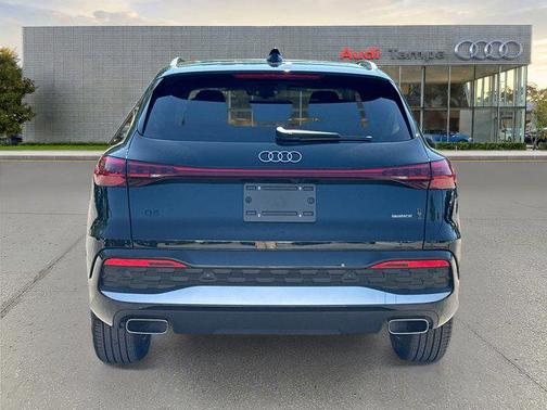 Mythos Black Metallic 2026 Audi Q5 Premium TFSI quattro S tronic