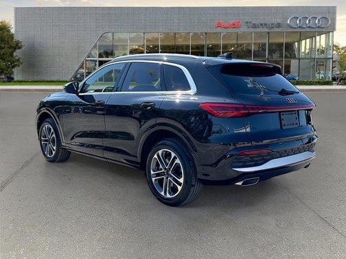 Mythos Black Metallic 2026 Audi Q5 Premium TFSI quattro S tronic