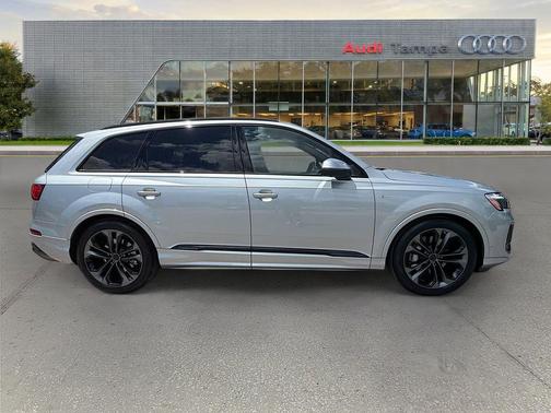 Satellite Silver Metallic 2026 Audi Q7 55 Premium Plus