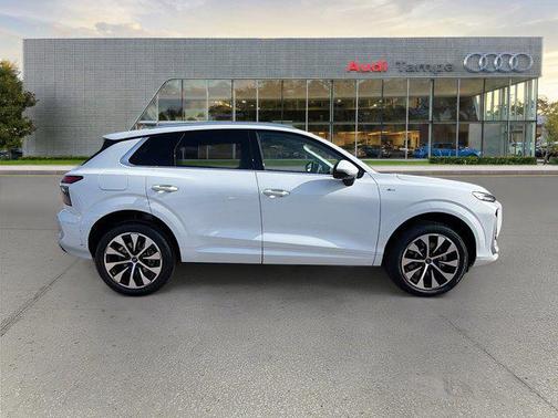 Glacier White Metallic 2026 Audi Q3 TFSI quattro S tronic