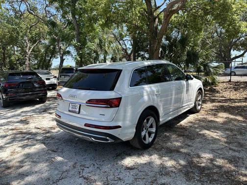 2024 Audi Q7 45 Premium Plus