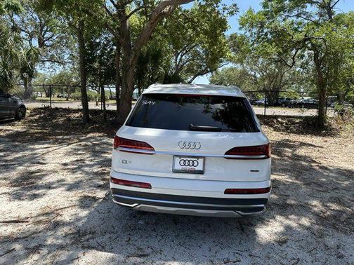 2024 Audi Q7 45 Premium Plus