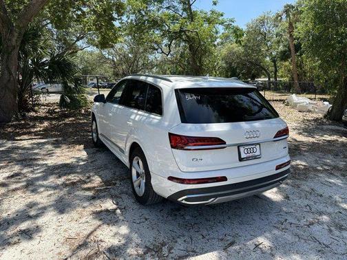2024 Audi Q7 45 Premium Plus