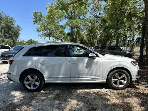 2024 Audi Q7 45 Premium Plus