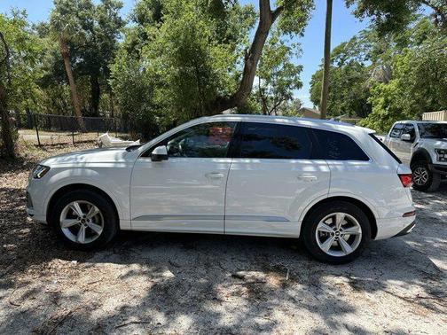 2024 Audi Q7 45 Premium Plus
