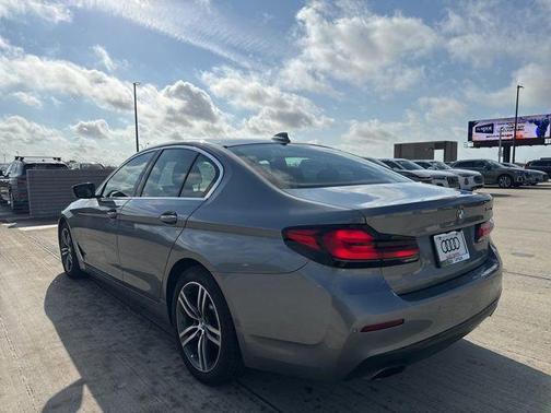 2021 BMW 530 530i