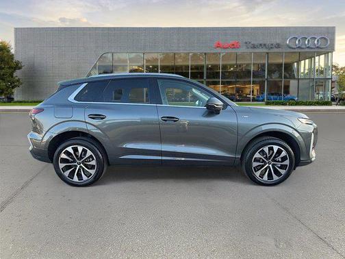 Daytona Gray Pearl Effect 2026 Audi Q3 TFSI quattro S tronic