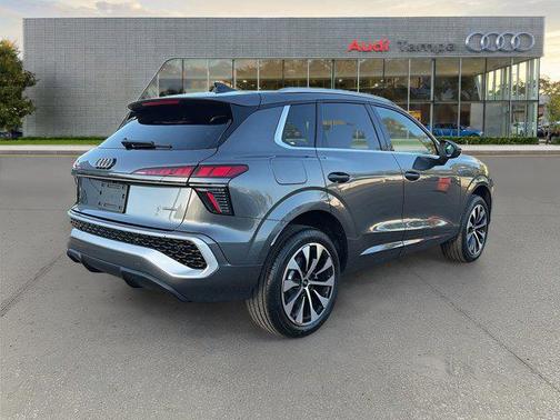 Daytona Gray Pearl Effect 2026 Audi Q3 TFSI quattro S tronic