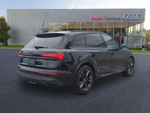 2025 Audi Q7 55 Premium Plus