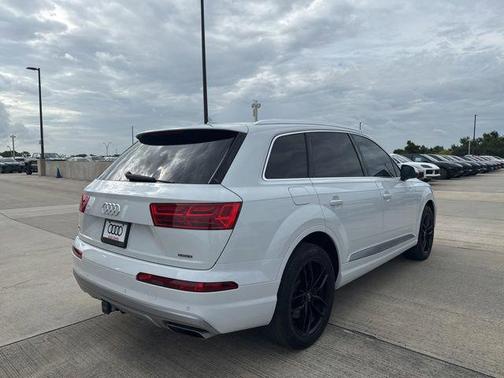 White 2018 Audi Q7 2.0T Premium Plus