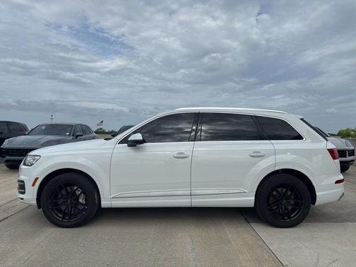 White 2018 Audi Q7 2.0T Premium Plus
