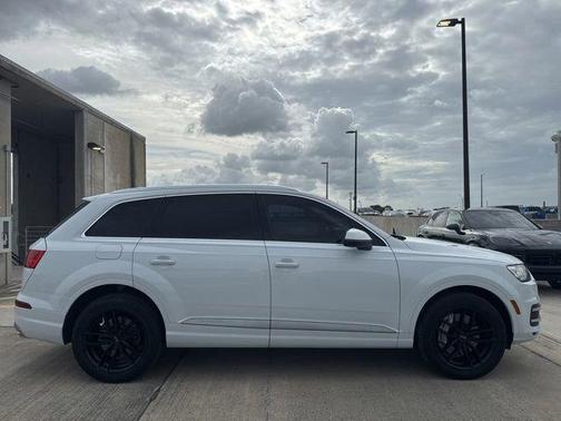 White 2018 Audi Q7 2.0T Premium Plus