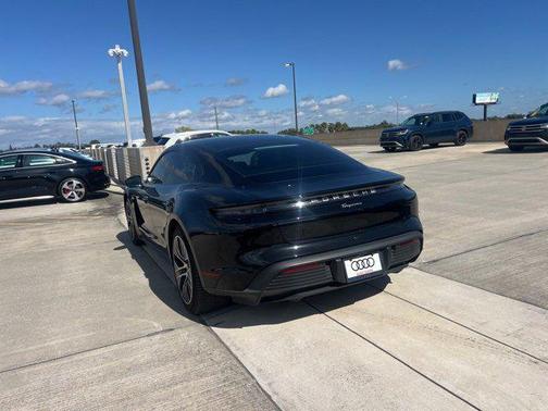 2022 Porsche Taycan Base