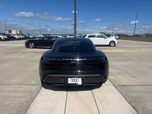 2022 Porsche Taycan Base