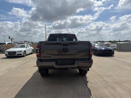 2020 RAM 2500 Laramie Crew Cab 4x4 6'4' Box