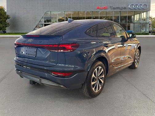Plasma Blue Metallic 2027 Audi Q6 e-tron Sportback Premium quattro