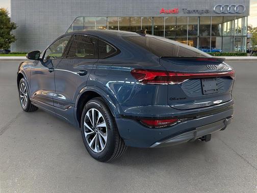 Plasma Blue Metallic 2027 Audi Q6 e-tron Sportback Premium quattro