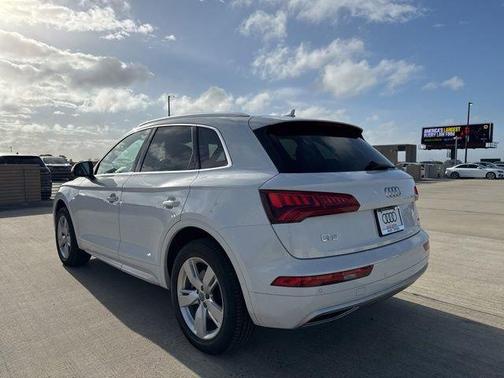 Glacier White Metallic 2019 Audi Q5 2.0T Premium Plus