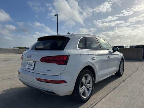 Glacier White Metallic 2019 Audi Q5 2.0T Premium Plus