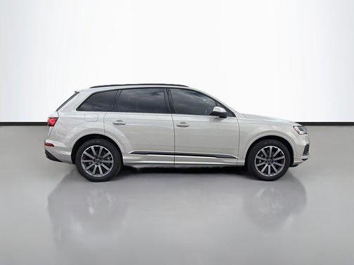 2023 Audi Q7 45 Premium Plus