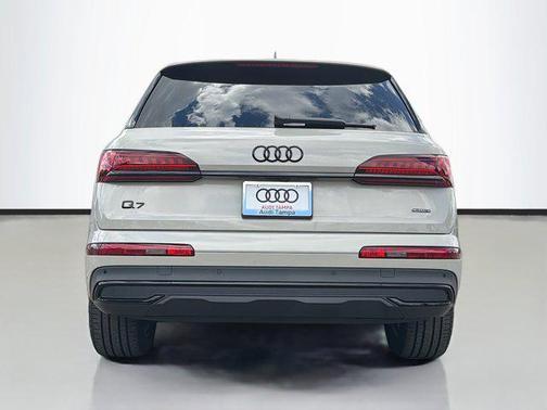 2023 Audi Q7 45 Premium Plus