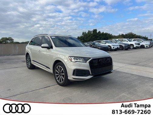 2023 Audi Q7 45 Premium Plus
