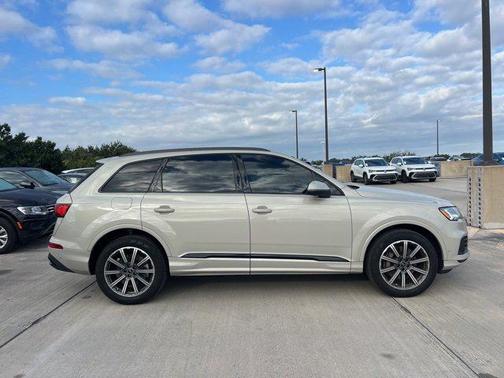 2023 Audi Q7 45 Premium Plus
