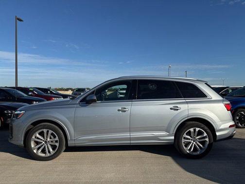 2025 Audi Q7 55 Premium Plus