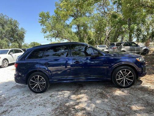 2022 Audi Q7 55 Premium Plus