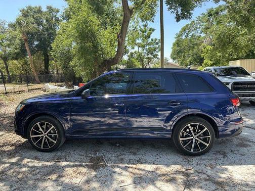 2022 Audi Q7 55 Premium Plus