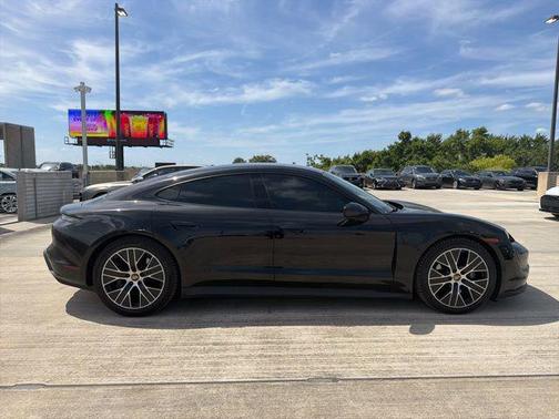 Jet Black Metallic 2022 Porsche Taycan Base