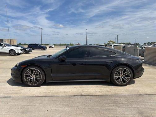 Jet Black Metallic 2022 Porsche Taycan Base