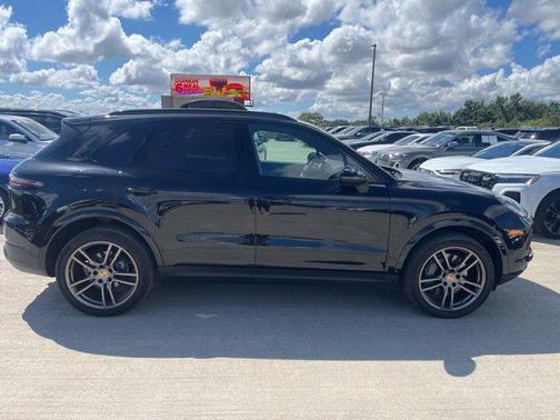 2023 Porsche Cayenne Platinum Edition